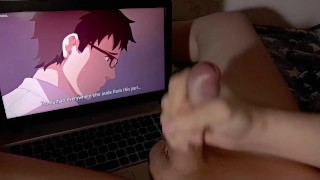 Молодой парень смотрит хентай на карантине дрочит большой член и стонет.POV