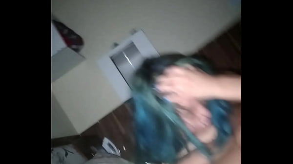 Ami lá de cabello azul