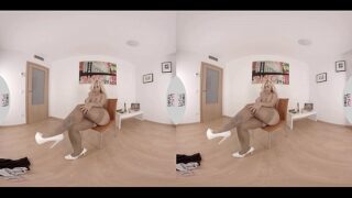 Blondie Fesser striptease