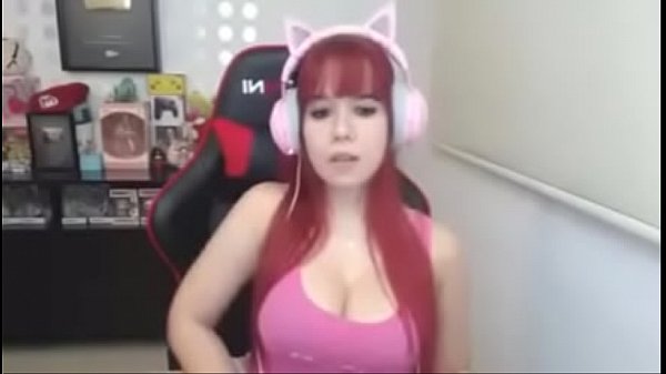 Impresionante pack de winndy giirk jugando video juegos