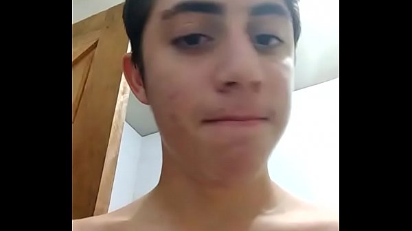 Novinho gostoso esfolando os dentes ZOEIRA E ANIMES