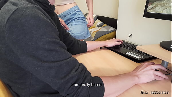 Ignored by her Gamer-boyfriend she Decided to Play with herself in Front of Him.