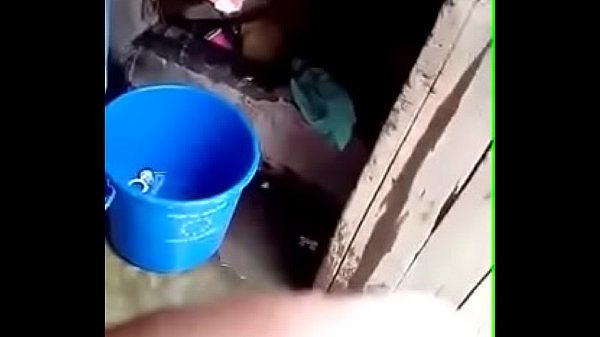 Laura manda vídeo metiéndose los dedos