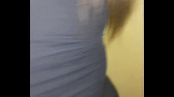 Nelly Cordoba subiendo las escaleras y yo preparandome porque tenia ganas de mamarmela